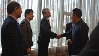 美國李爾一行蒞臨遂寧歐美產(chǎn)業(yè)園考察