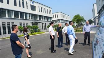電子科大香港校友會(huì )會(huì )長(cháng)朱鍵 攜校友團企業(yè)家一行參觀(guān)考察遂寧歐美產(chǎn)業(yè)園