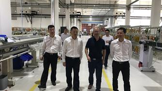 眉山市洪雅縣縣委書(shū)記陽(yáng)運良帶隊蒞臨歐美產(chǎn)業(yè)園調研考察